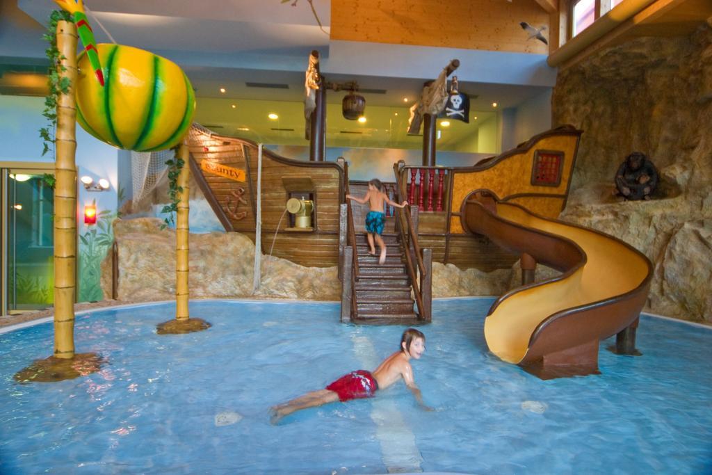ריד אים אוברינטל Familien Hotel Mozart מראה חיצוני תמונה